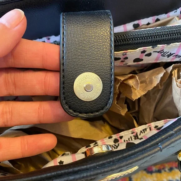 ❌SOLD🏷️Luv Betsey Johnson Kitty Cat Quilted Black And White Vegan Crossbody Bag - Picture 8 of 13